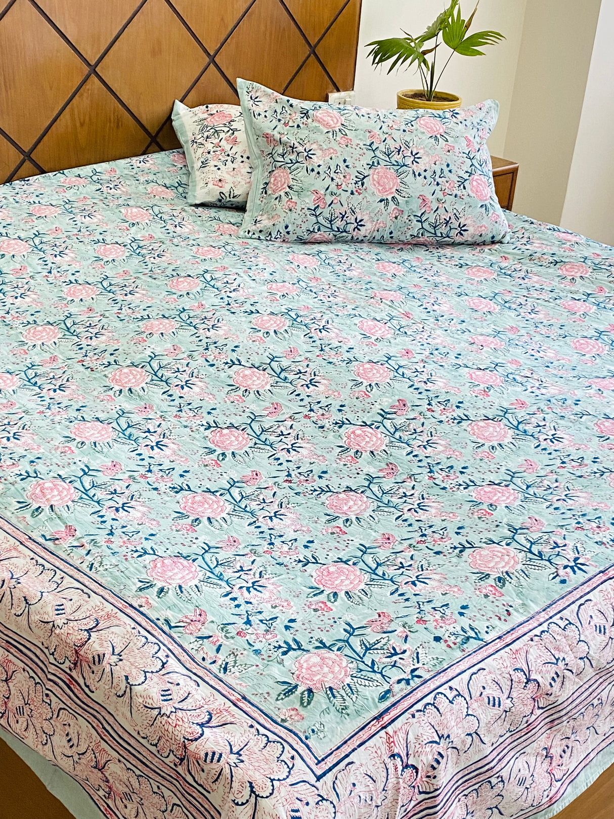 Elegant Pink Floral Cotton Blockprint Bedsheet & Quilt Set