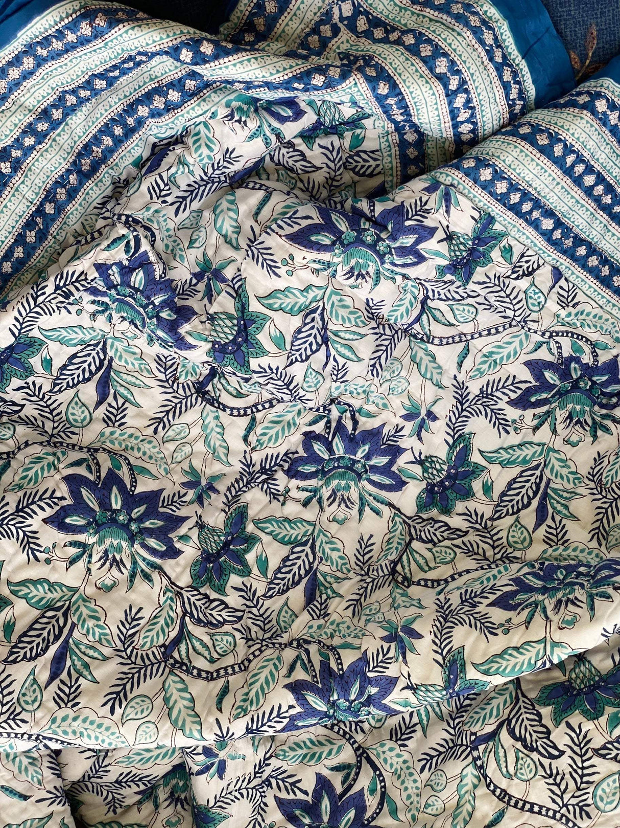 navy-blue-color-king-cotton-quilt-close-up