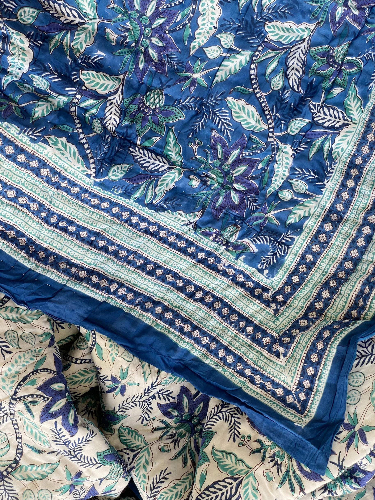 navy-blue-color-king-cotton-quilt-texture-view