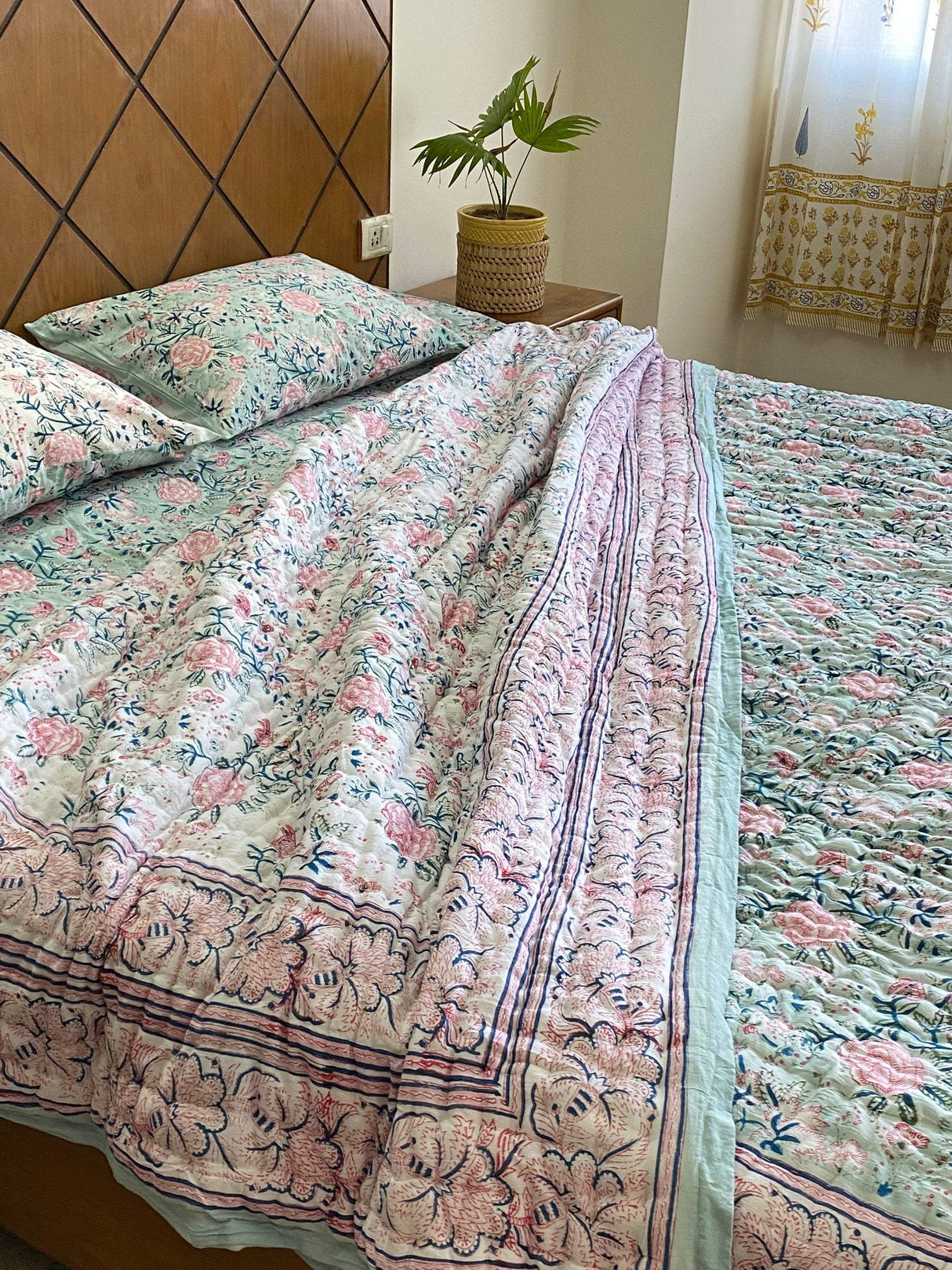 pink-pista-king-cotton-quilt-complete-view