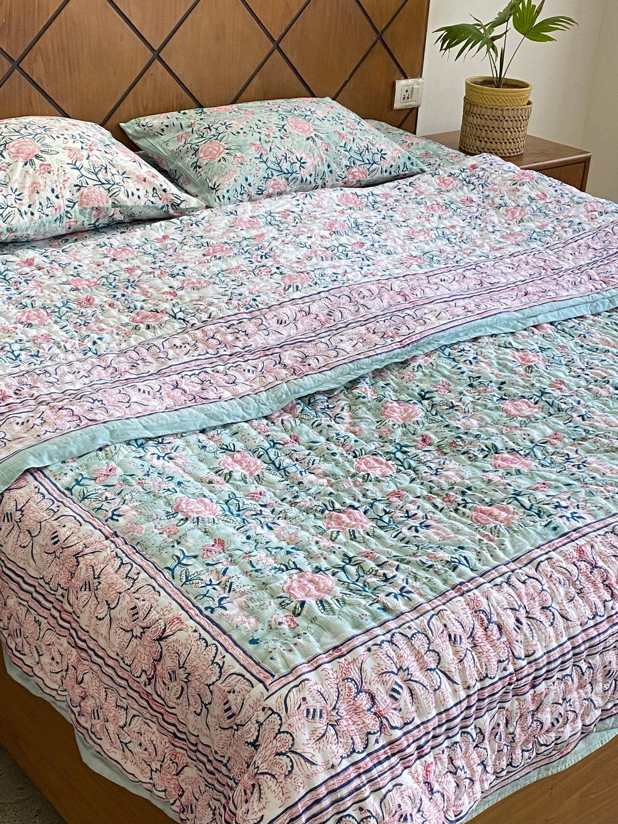 pink-pista-king-cotton-quilt-front-view