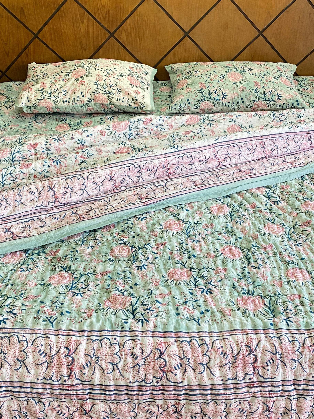 pink-pista-king-cotton-quilt-side-view