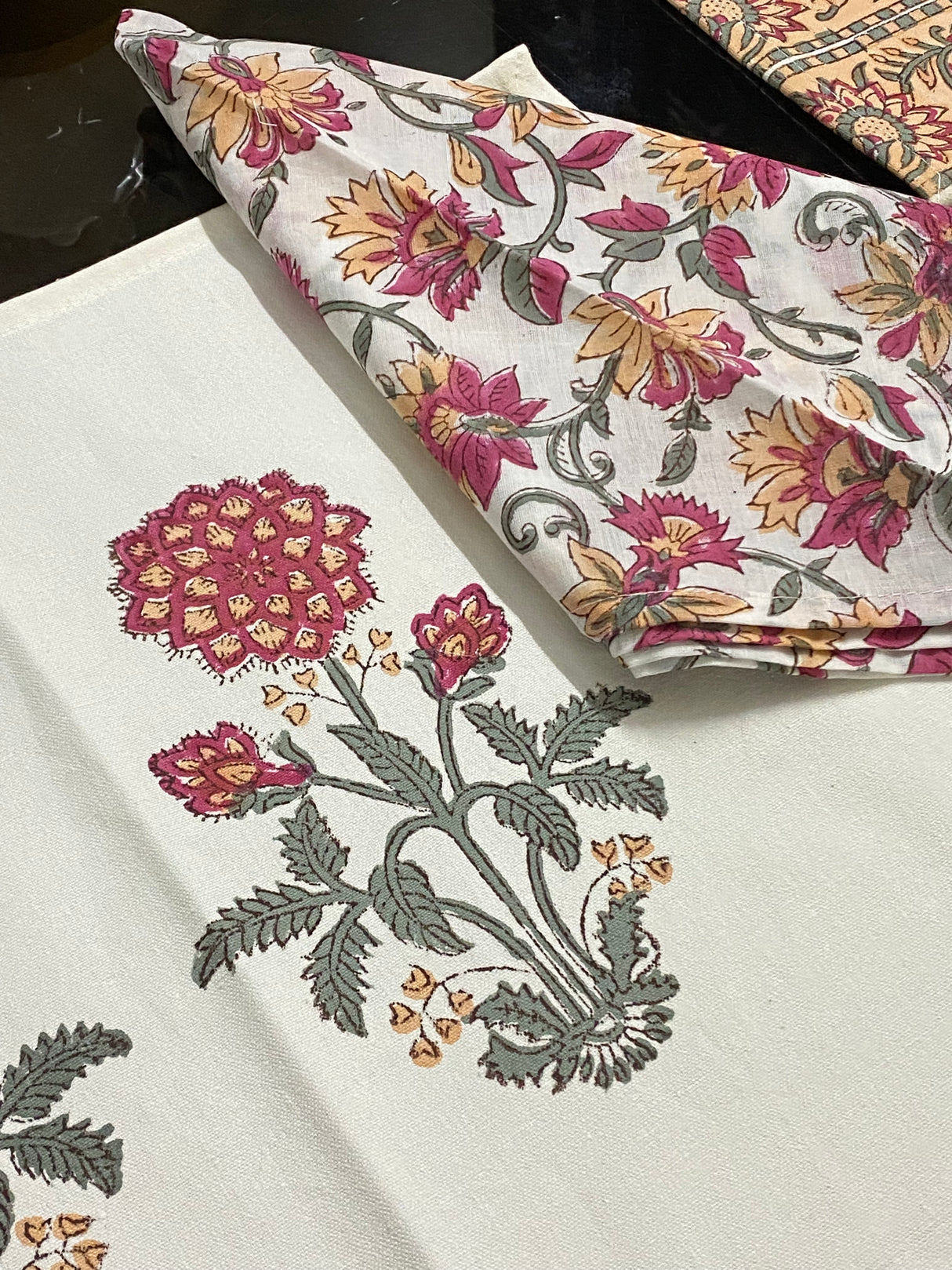 rose-flower-blockprint-table-mat-napkin-6-seater-side-view