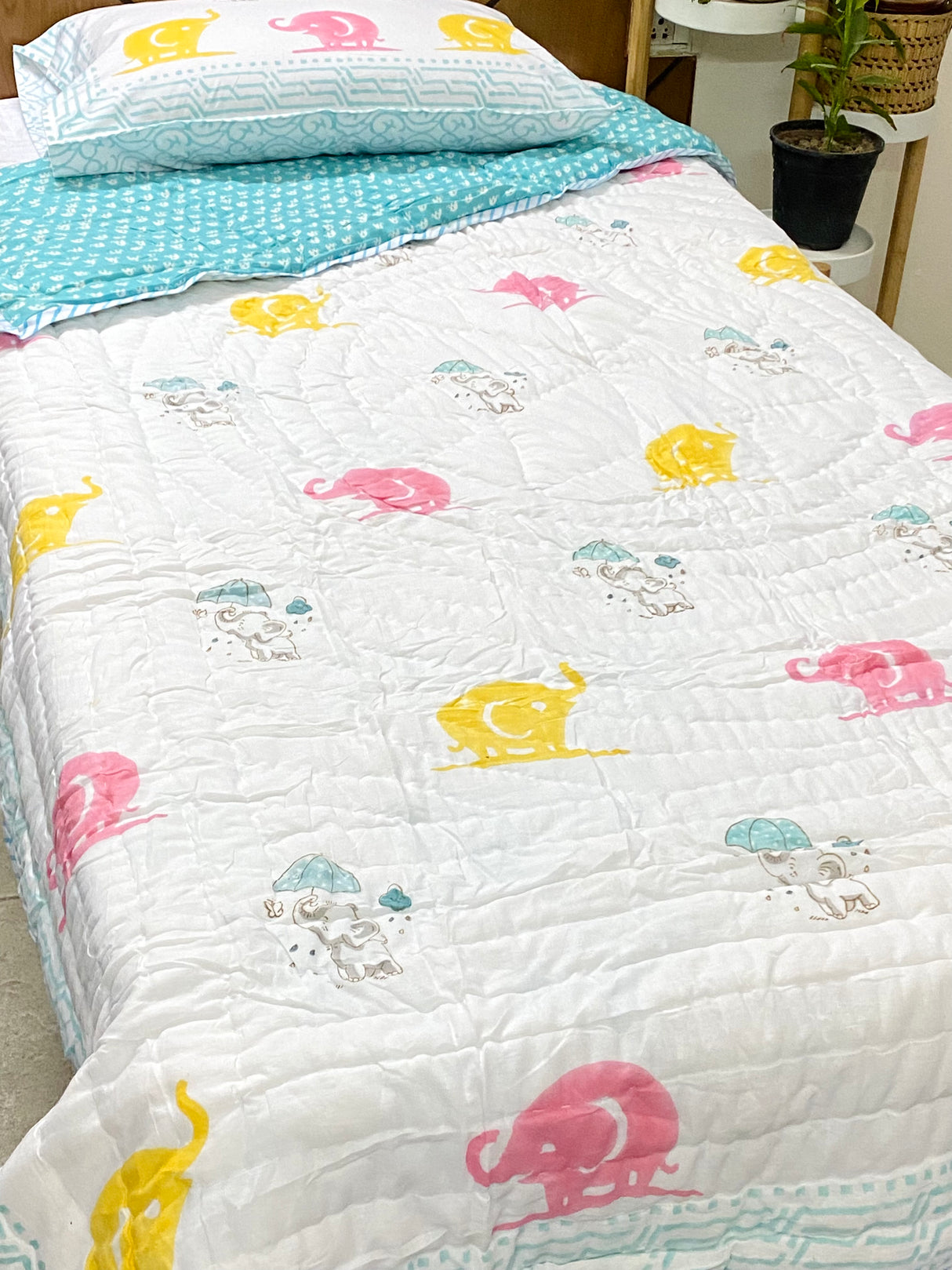 breathable eco friendly cotton baby dohar with elephant print made in India for gifting in Canada and UAE