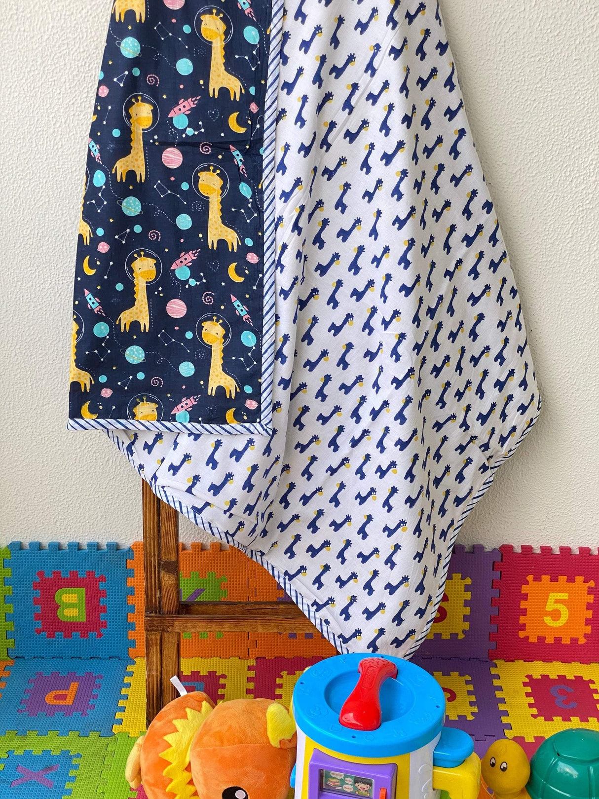 pure cotton ac blanket with giraffe print for baby gifts