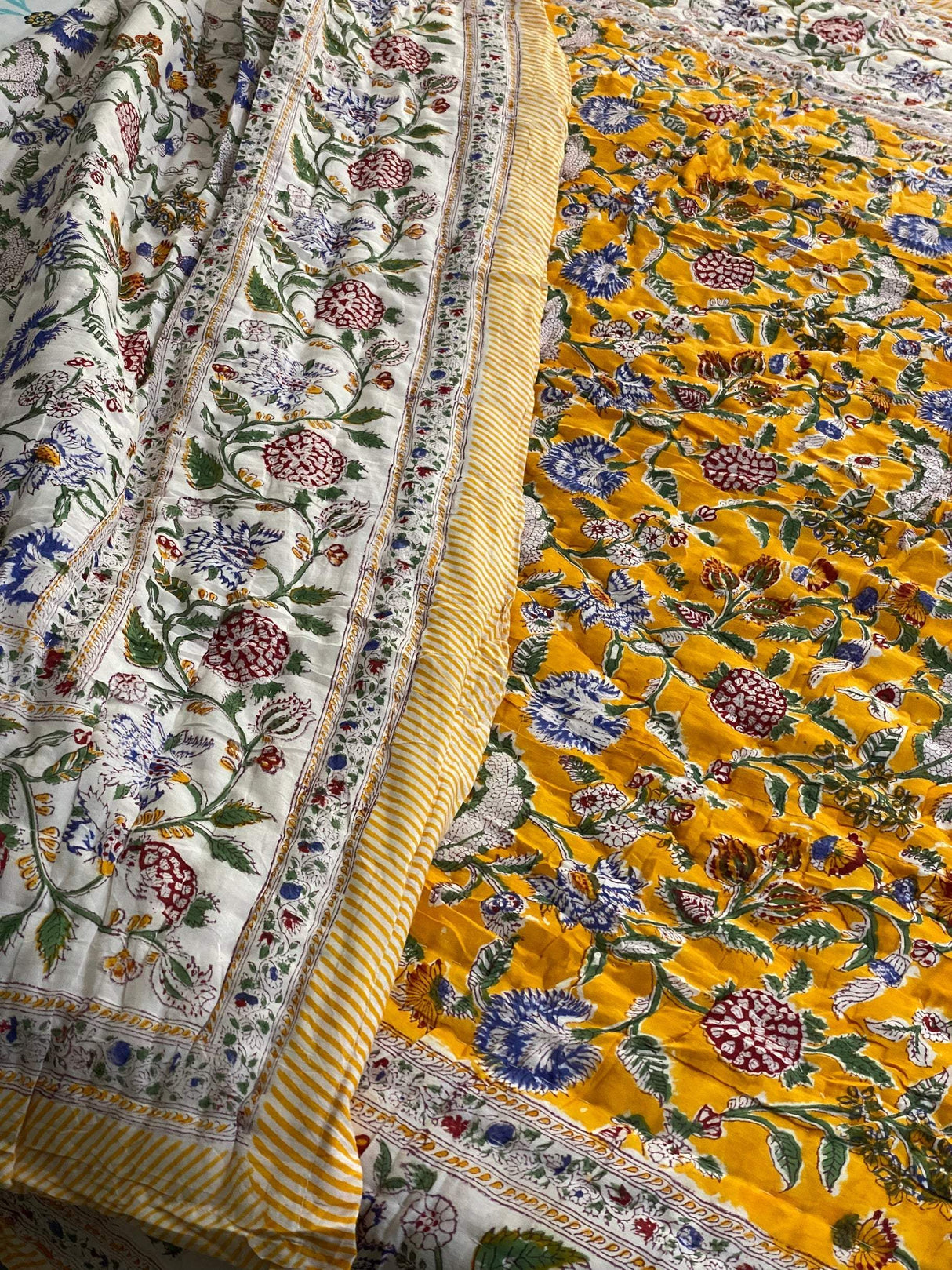 yellow-color-king-cotton-quilt-zoom-in-view