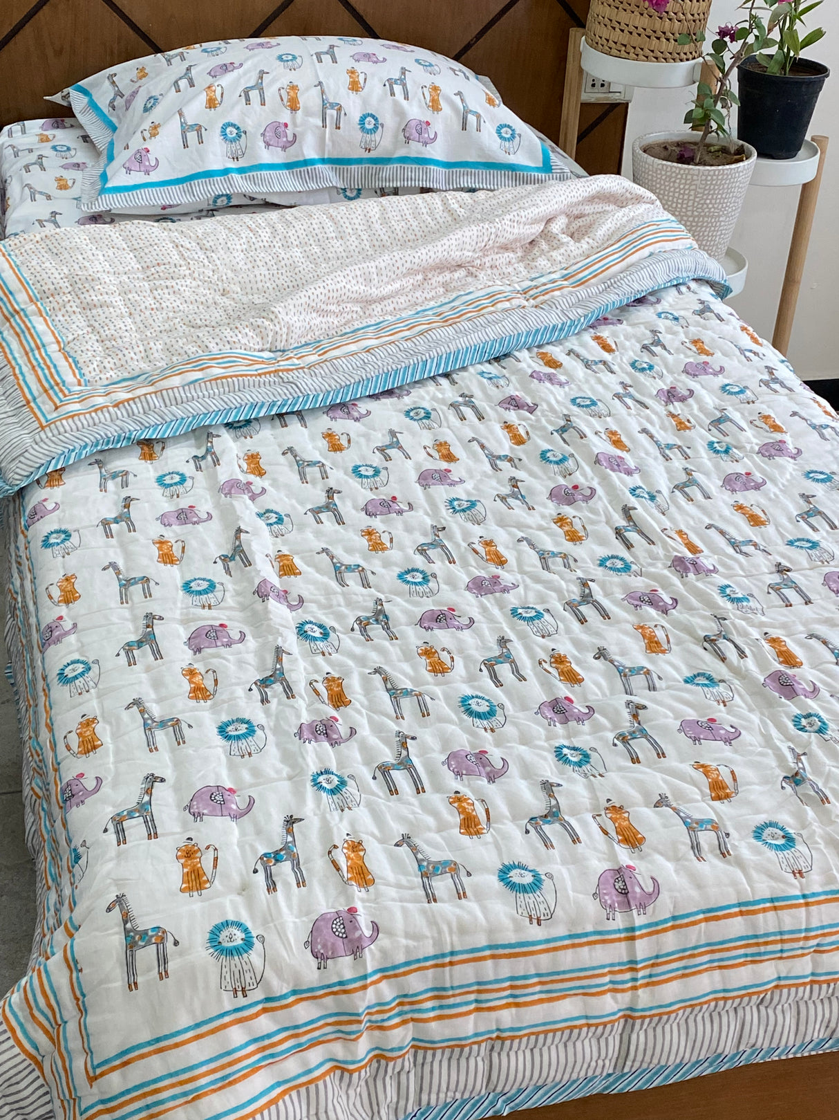 soft mulmul cotton kids quilt with cute jungle animals like giraffe and elephant perfect for bulk return gifts in UK