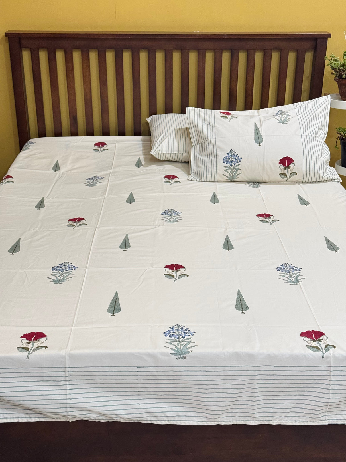 Blockprint Cotton Bedsheet (Light Beige Base Color)