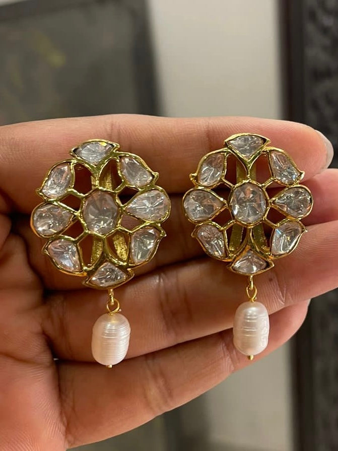 Pin by Anvik anvik on earrings | Jewelry, Indian wedding jewelry, Gold  jewelry fashion