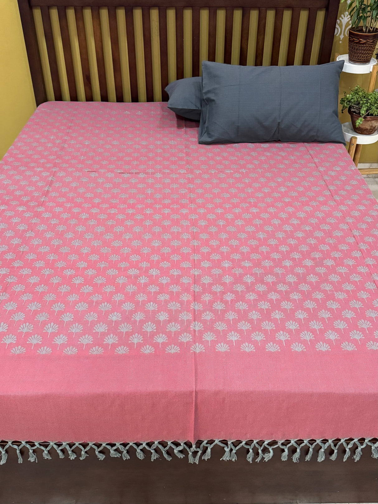 Elegant  REVERSIBLE Bedspread with 2 Pillow Cases
