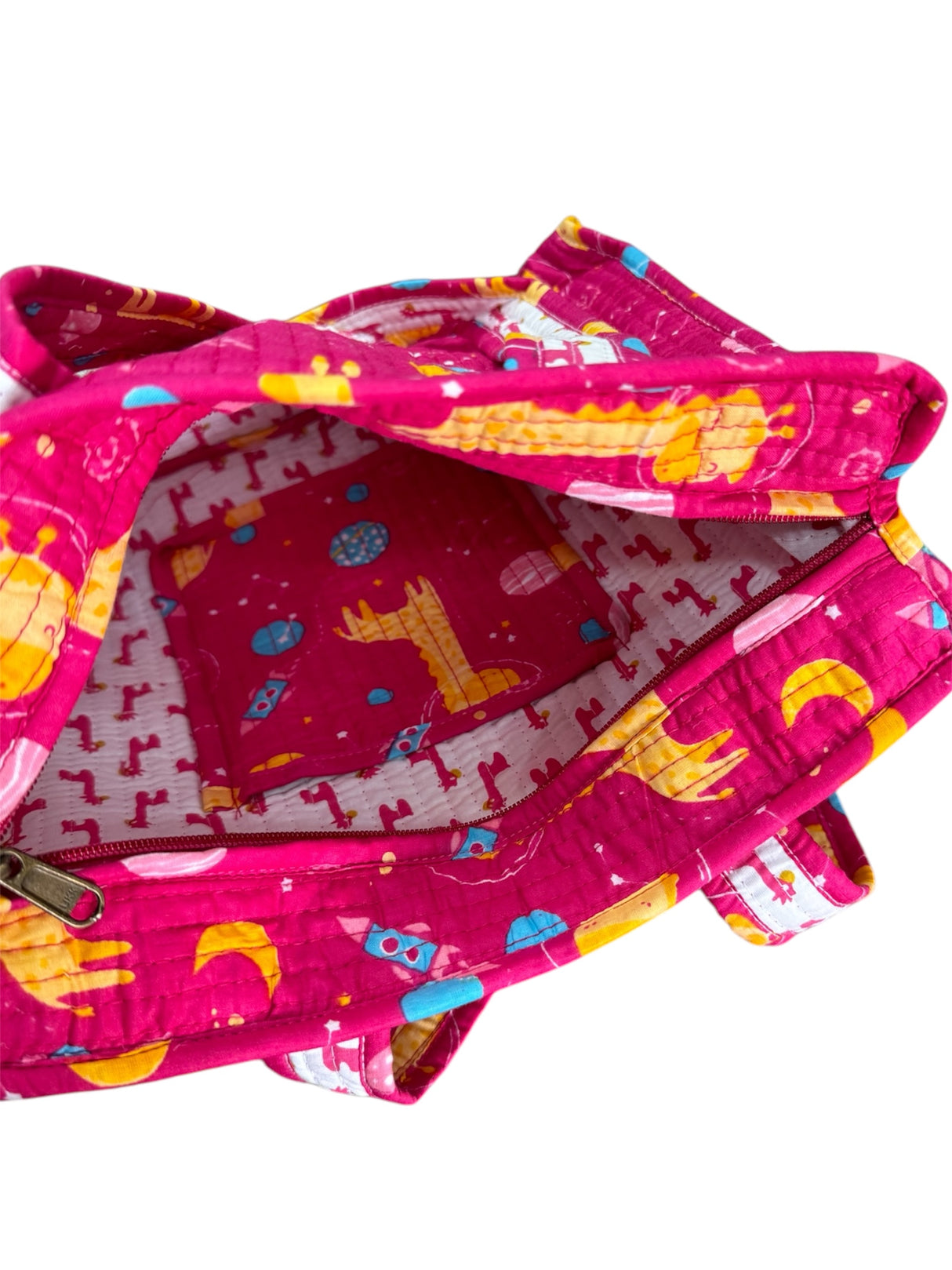 Cute giraffe print quilted totes for return gifts at themed birthday parties in India and Dubai