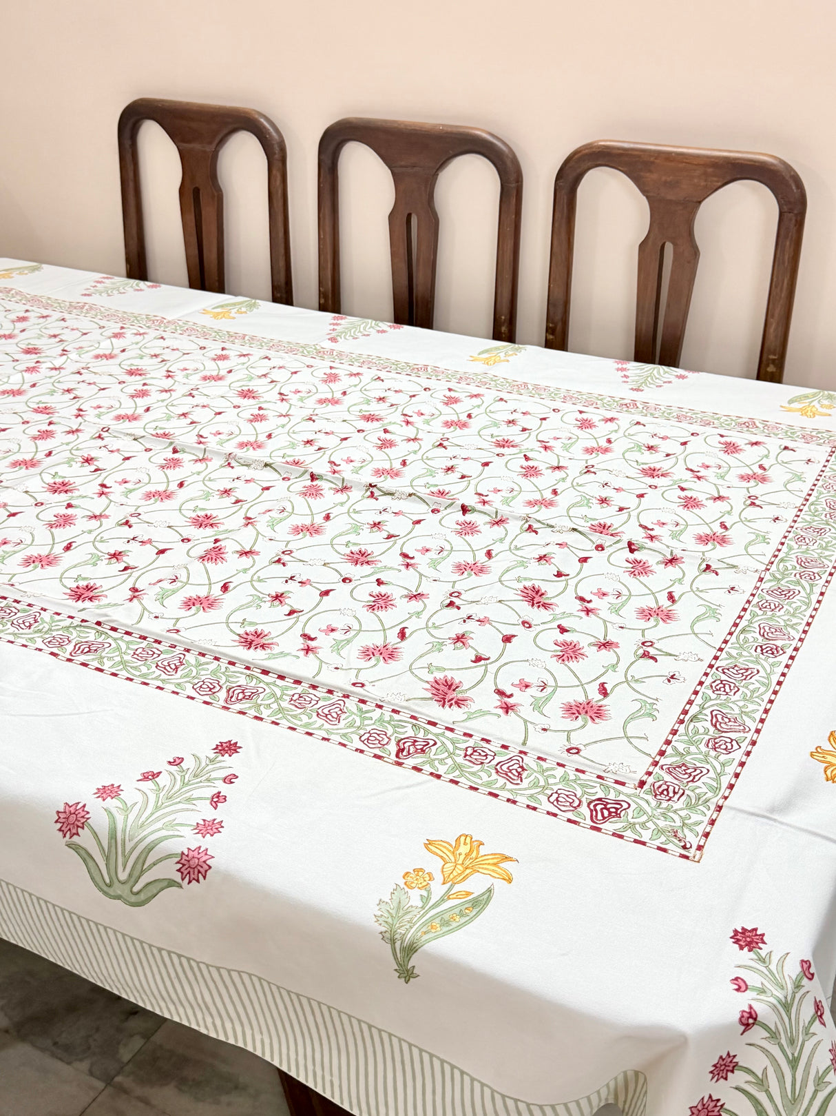 table-cover-styled-dining-table