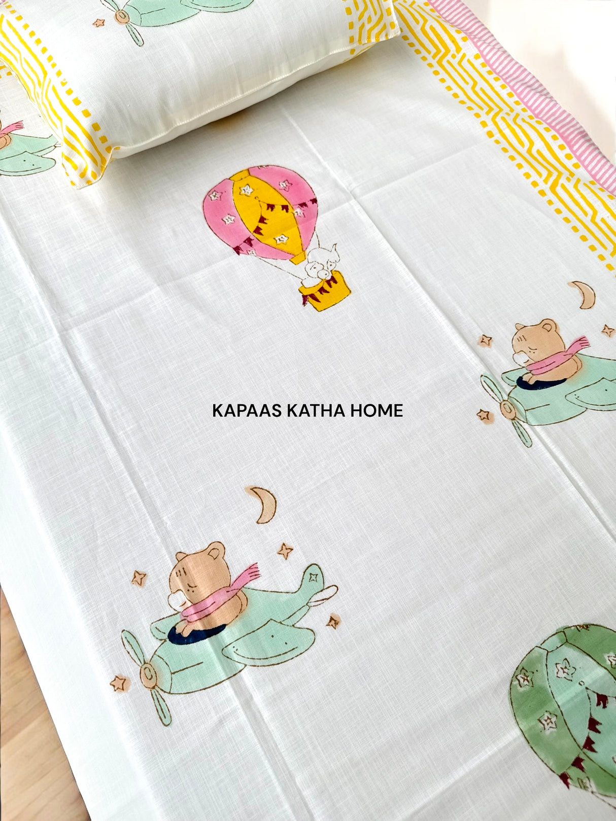 Cute Hot Air Balloon Blockprint Cot/Crib Sheet (60-40 inches)