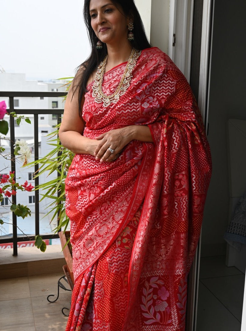 Exquisite Handloom Pure Georgette Bandhani Saree