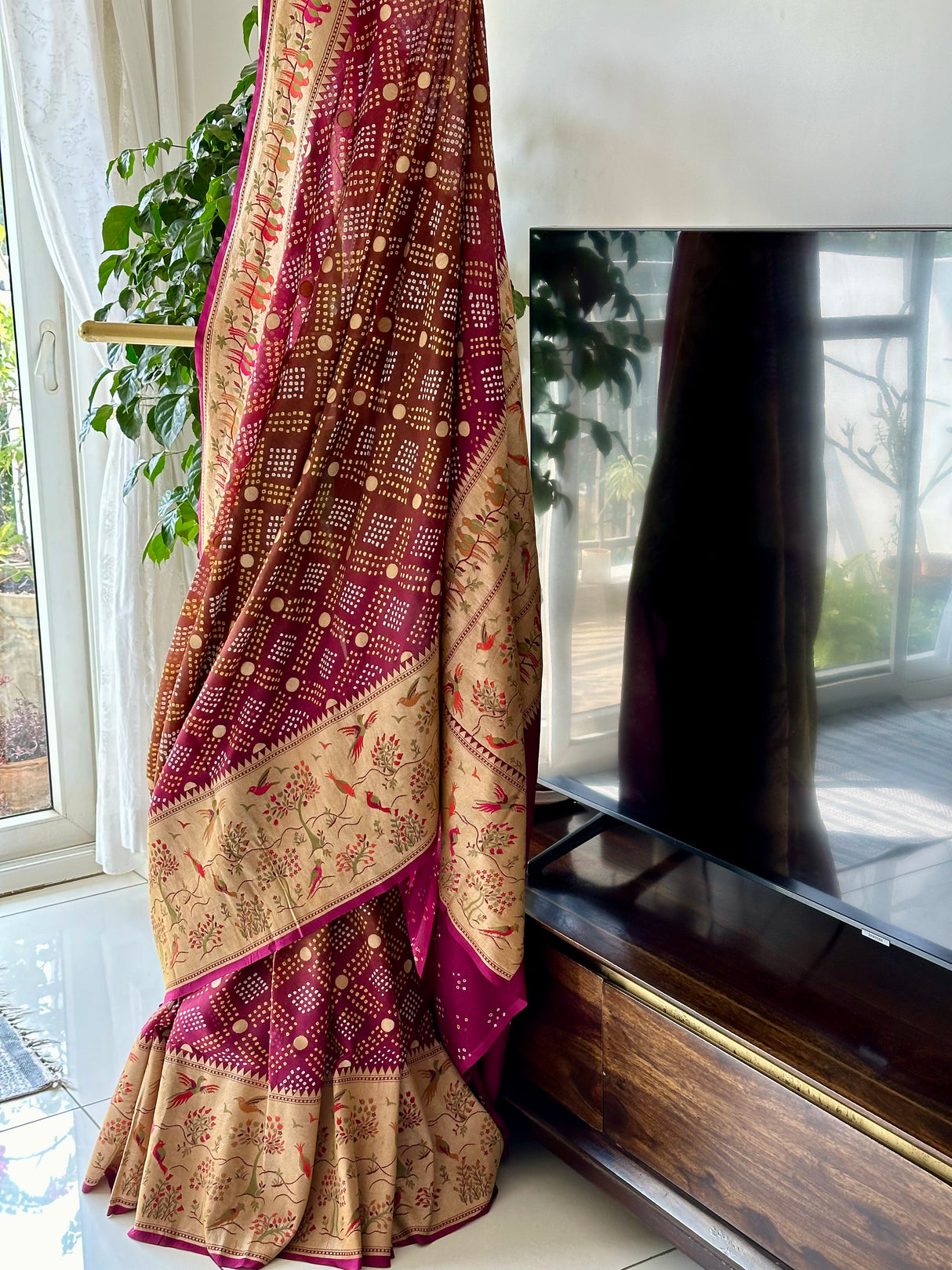 Handloom Pure Georgette Bandhani Saree with Beautiful Garden Theme Border