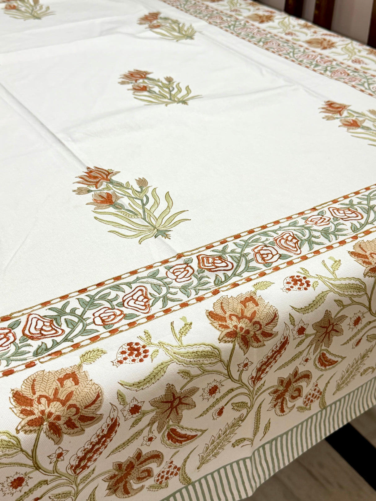 table-cover-styled-dining-table
