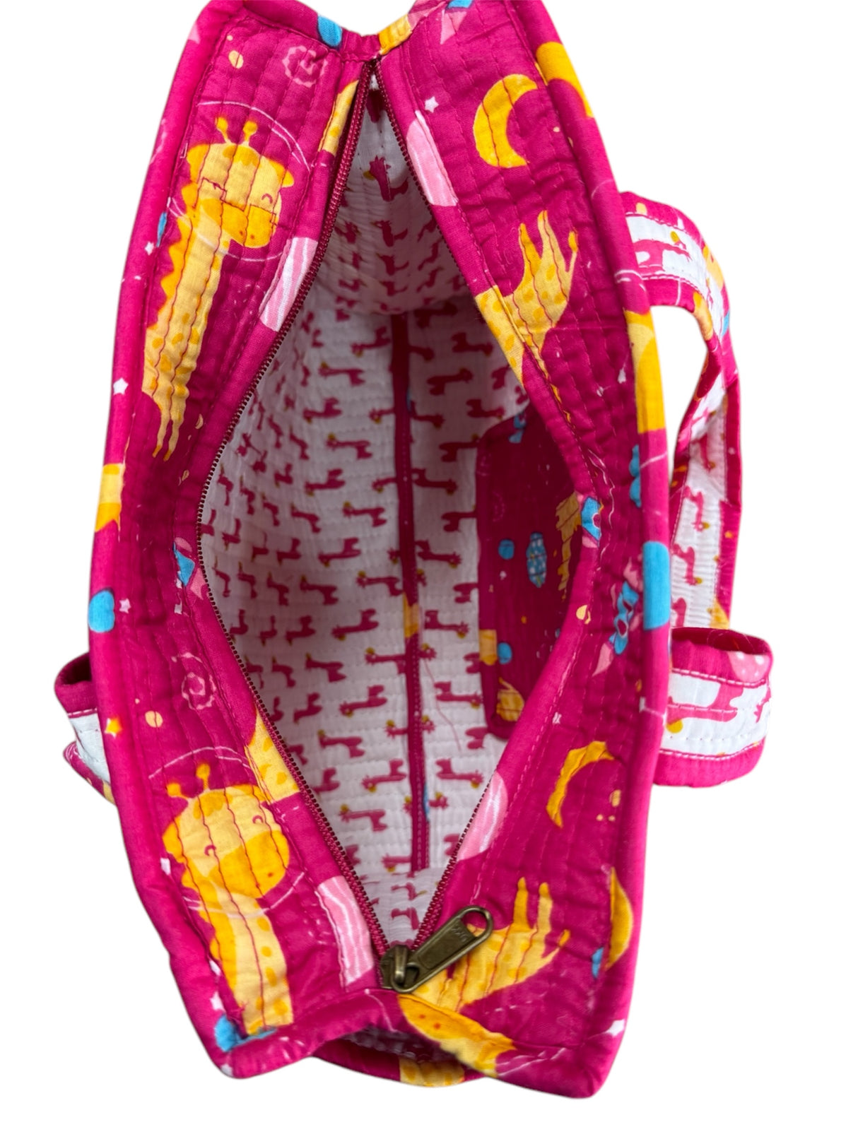 Adorable giraffe print tote bag for Indian moms to carry their baby’s daily essentials to parks and shopping