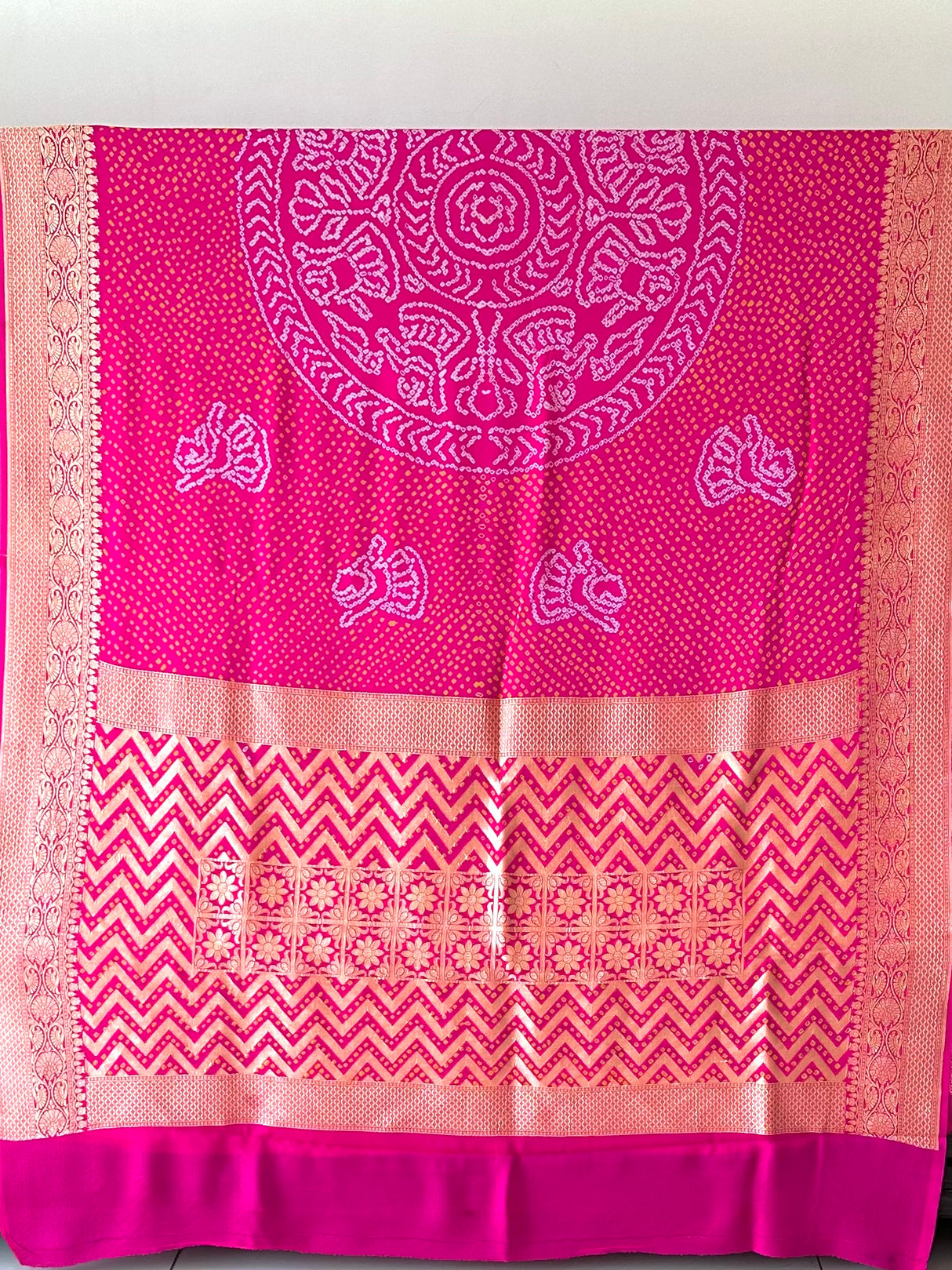 Lovely Pink Raasmandal Theme Pure Banarsi Gerogette Bandhani Saree