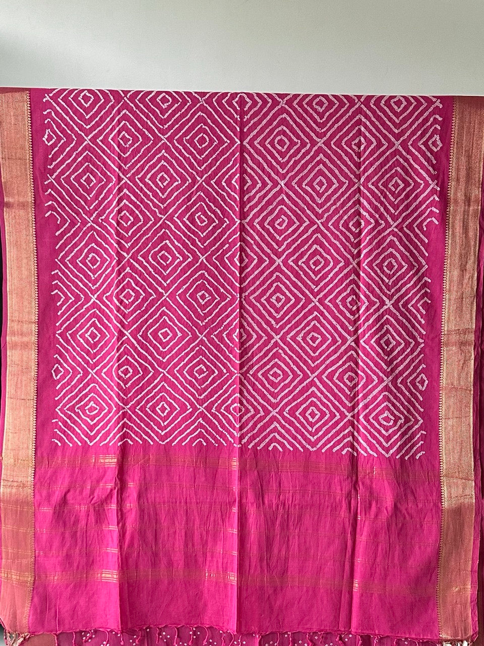 Mangalagiri Cotton Pink Bandhani Saree clubbed with Gajji Silk Blouse Piece