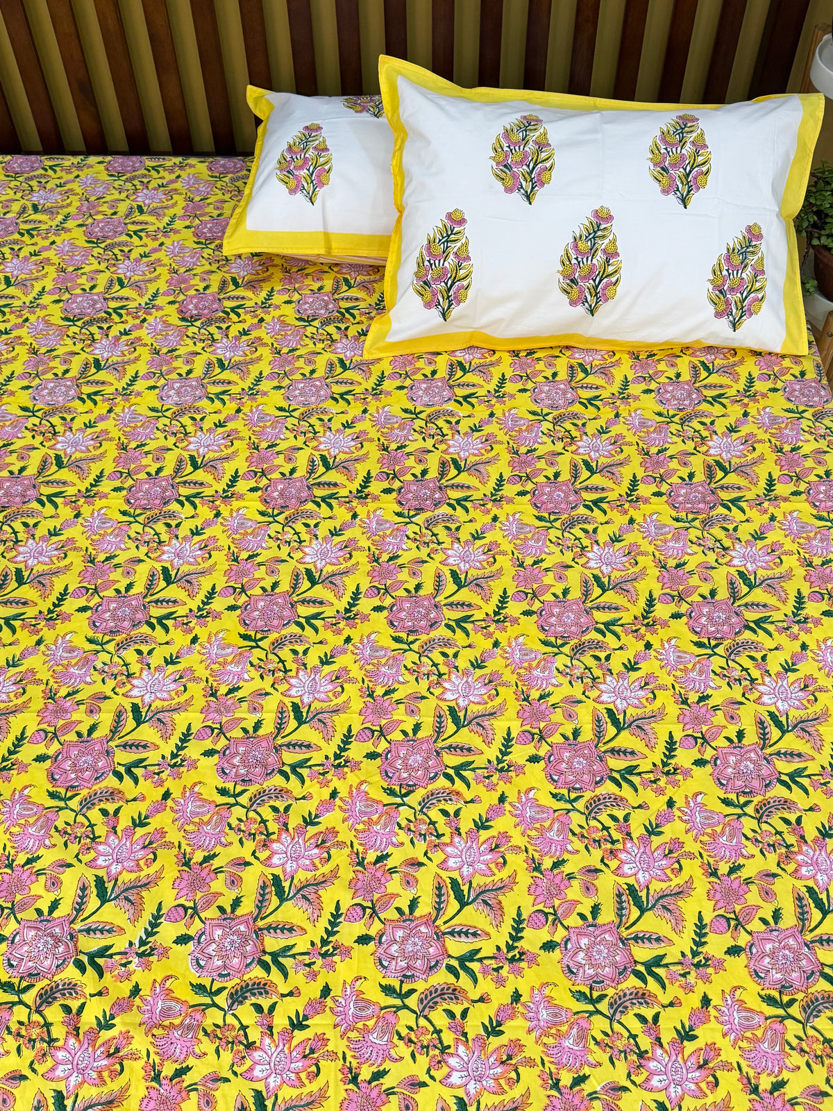 Percale cotton yellow and pink floral bedsheet