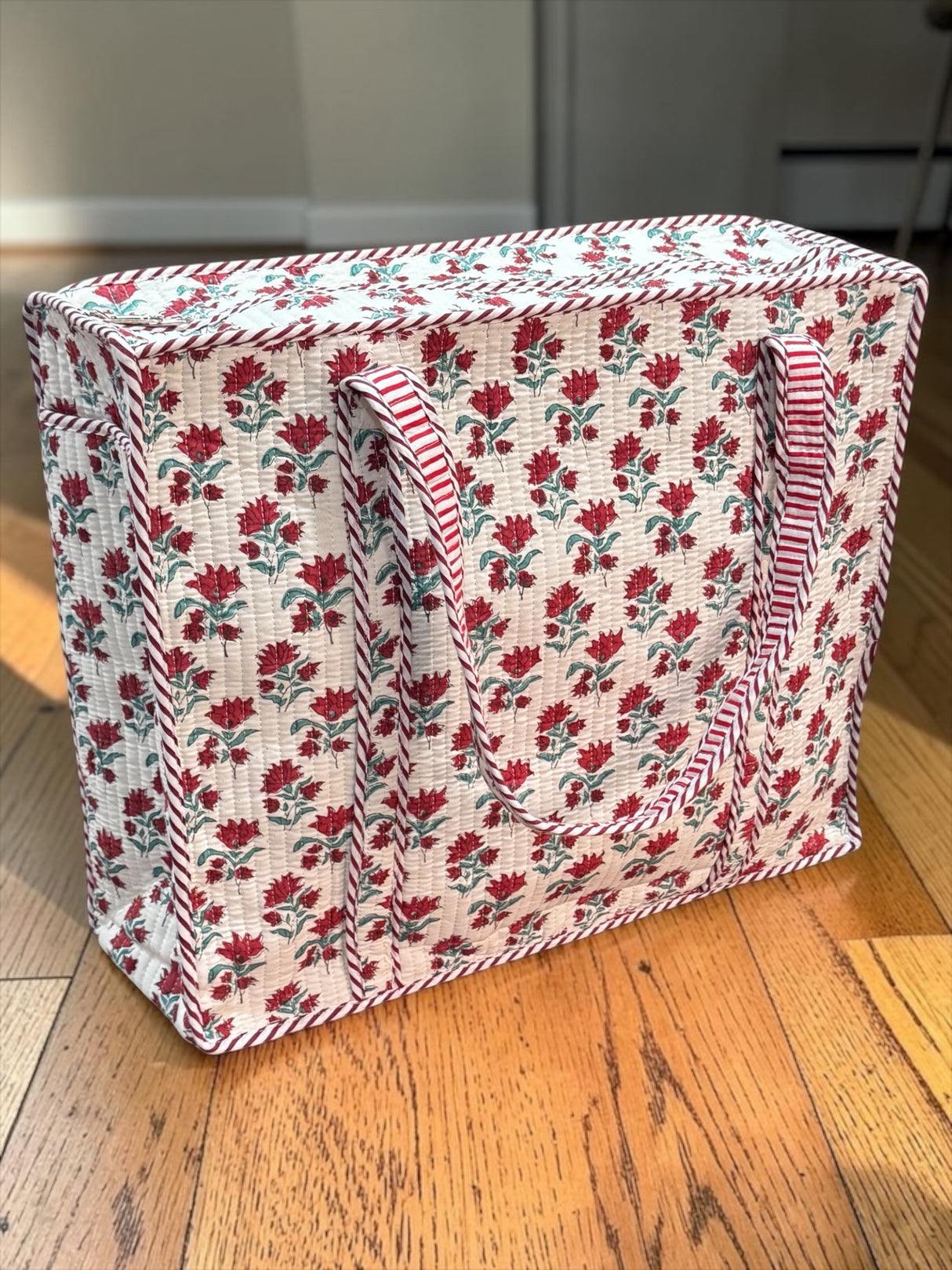 easy-carry-lightweight-handcrafted-tote-bag-with-zip-closure