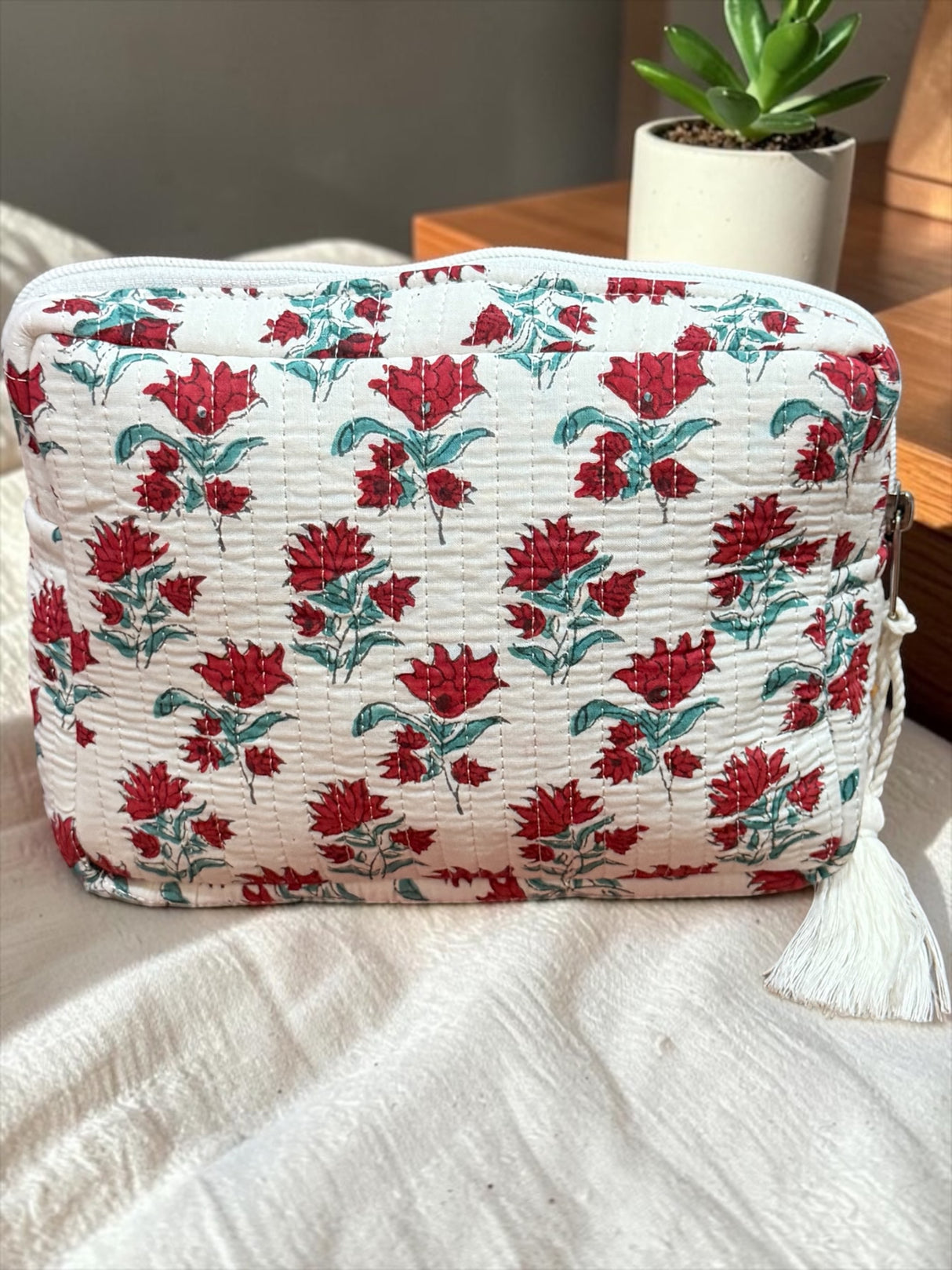 Easy Carry Lightweight Handcrafted Toiletry Pouch(with Zip Closure)