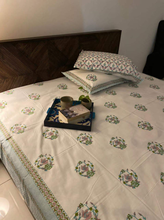 Pink and green percale cotton bedsheet in flat and elastic fitted styles