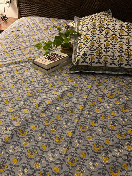 Premium cotton fitted bedsheet with elastic and diamond print