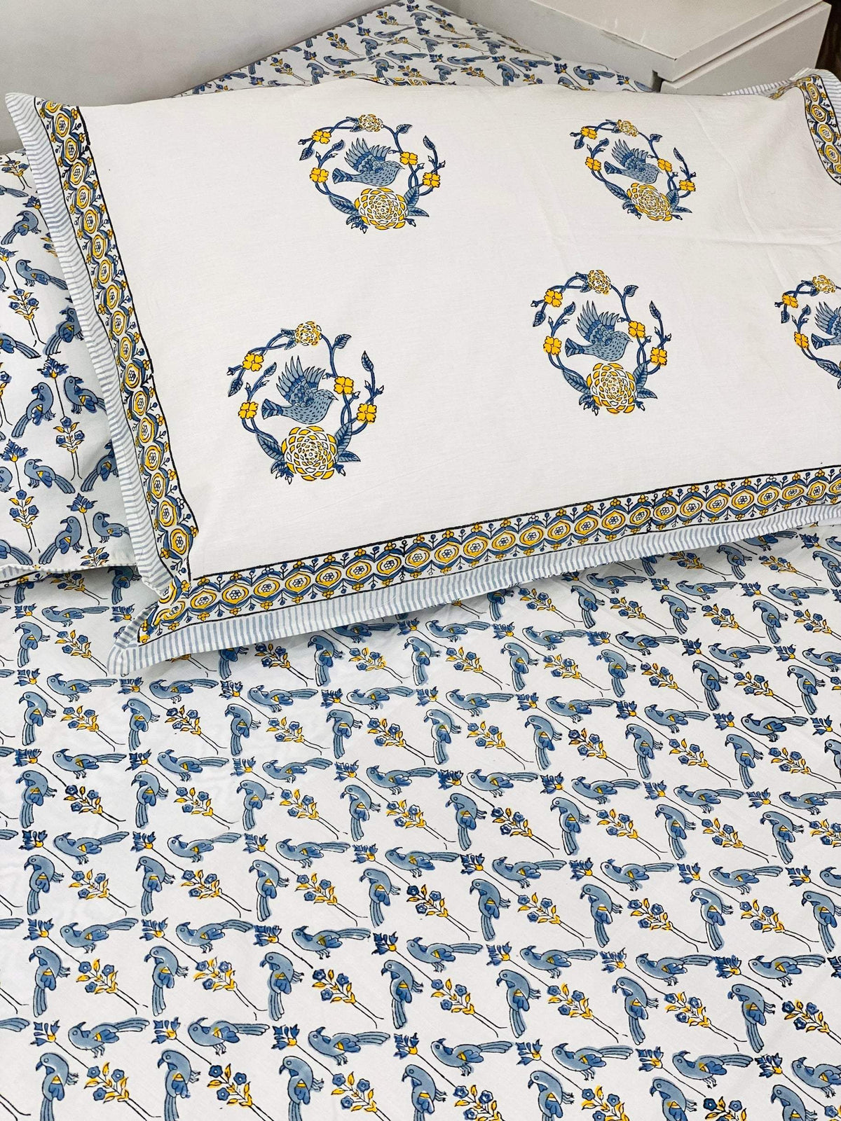 * Premium fitted bedsheet with matching dohars and quilts