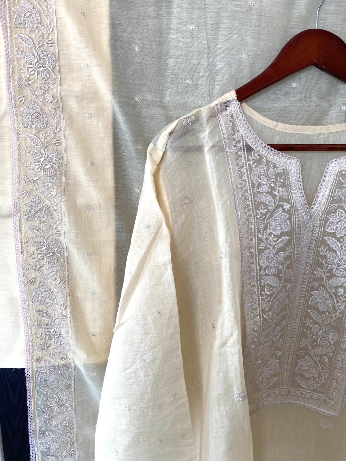 cream-3-piece-cotton-silk-unstitched-suit-set-with-mulchanderi-dupatta