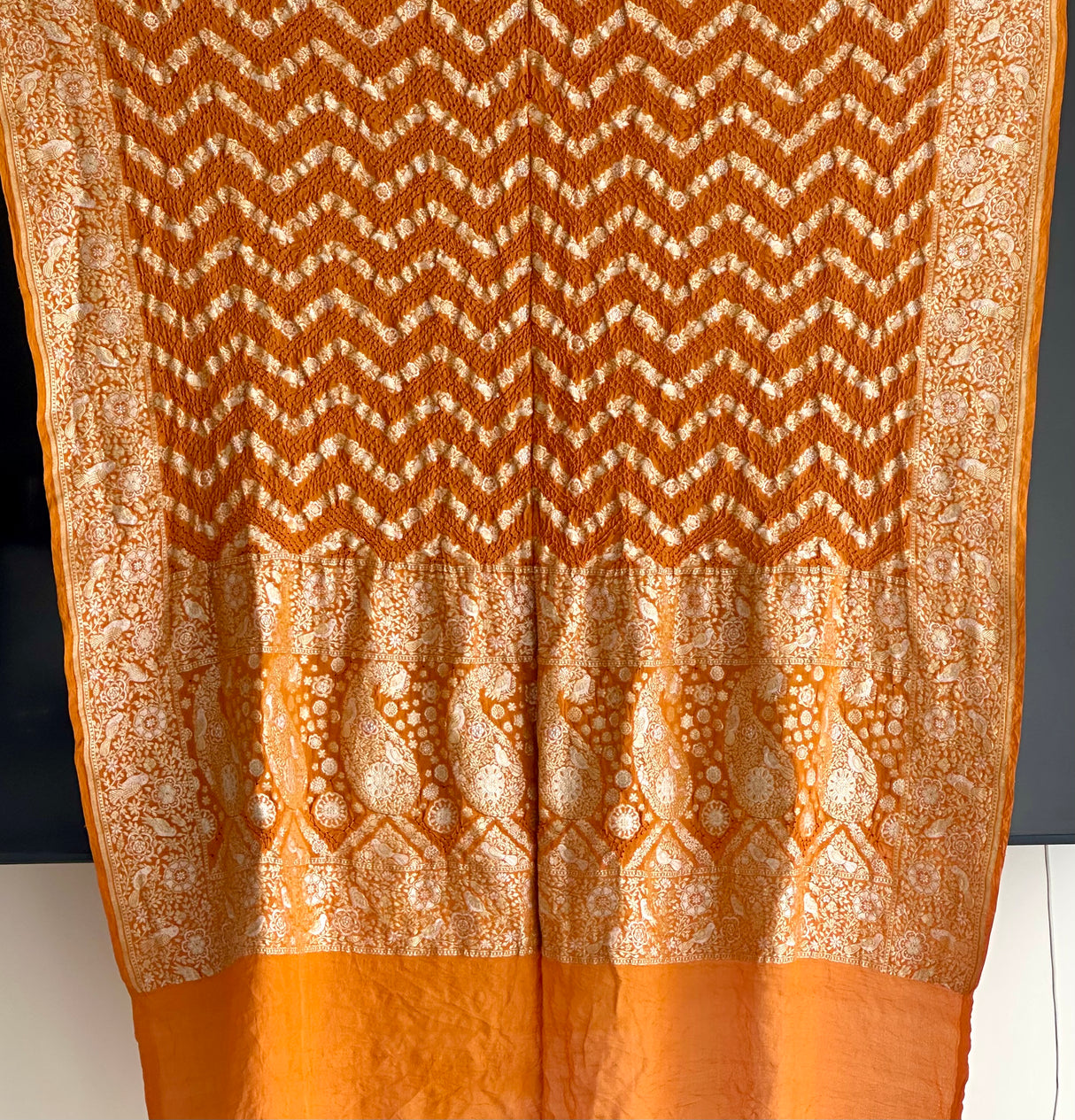 banarasi-georgette-dupatta-with-bandhani-art