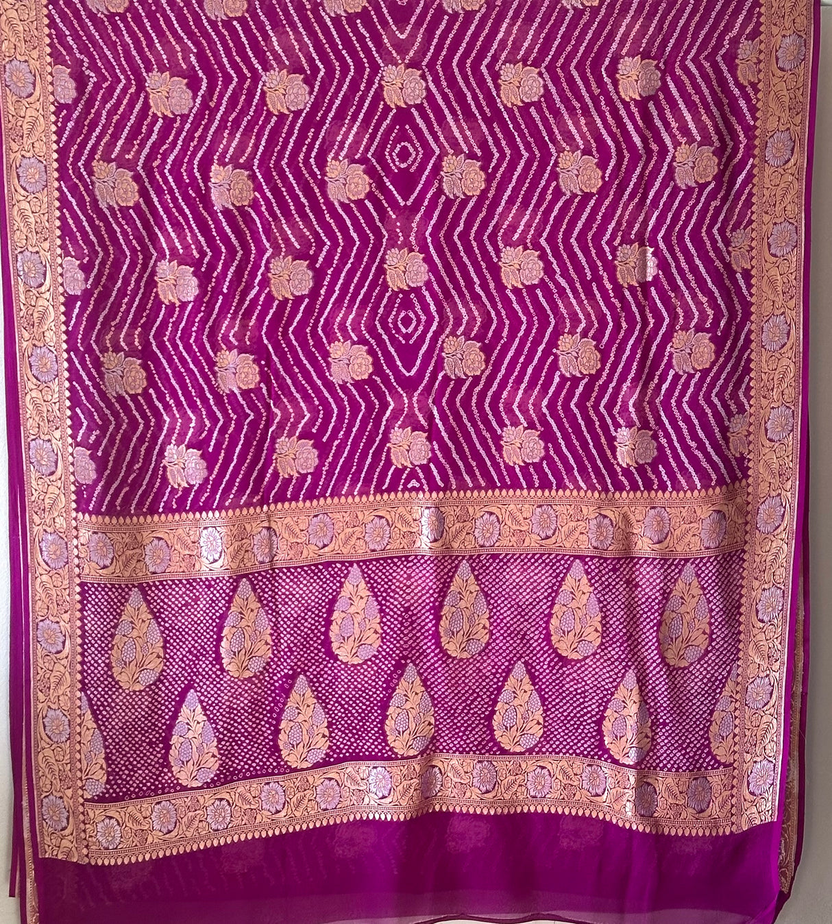 bandhani-georgette-saree-with-all-over-tie-dye-design