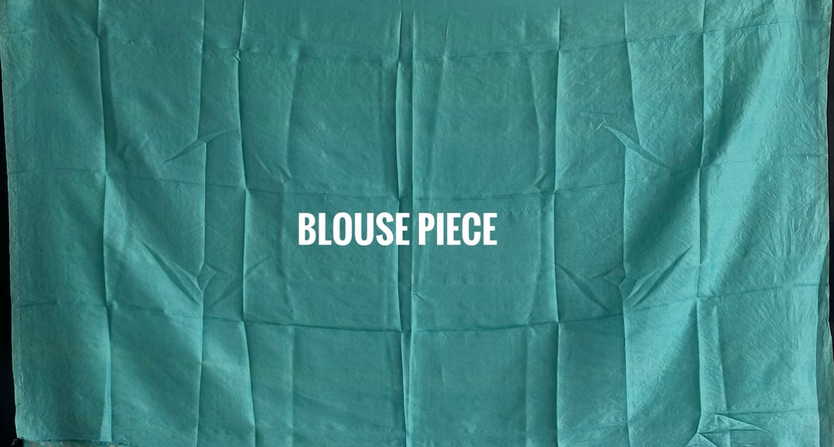 Shop pure Vasundhara silk Bandhani saree in sea green with gold zari checks & rich tissue pallu. Authentic handwoven luxury online at Kapaas Katha.