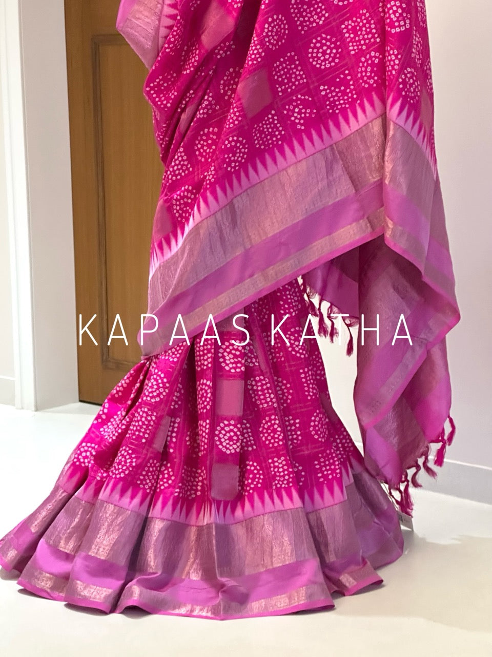 bindu-madhurya-bandhani-vasundhra-silk-saree