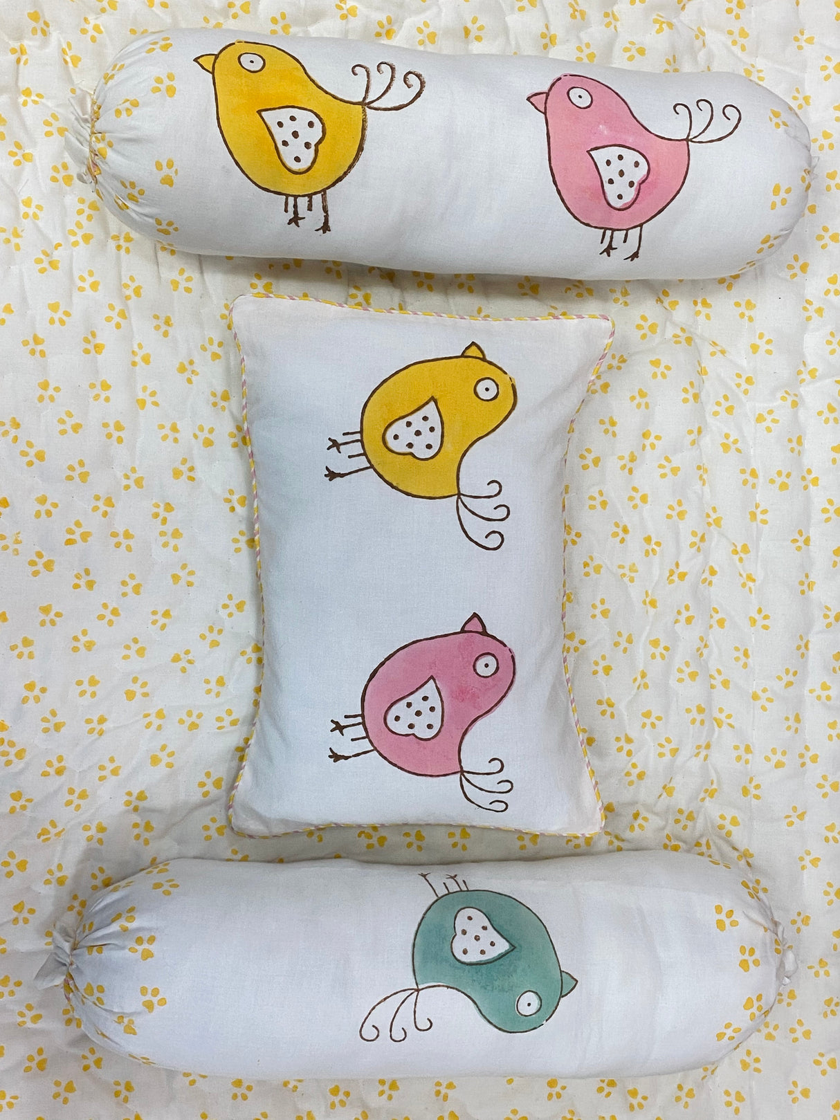 birds-kids-cot-set-close-up