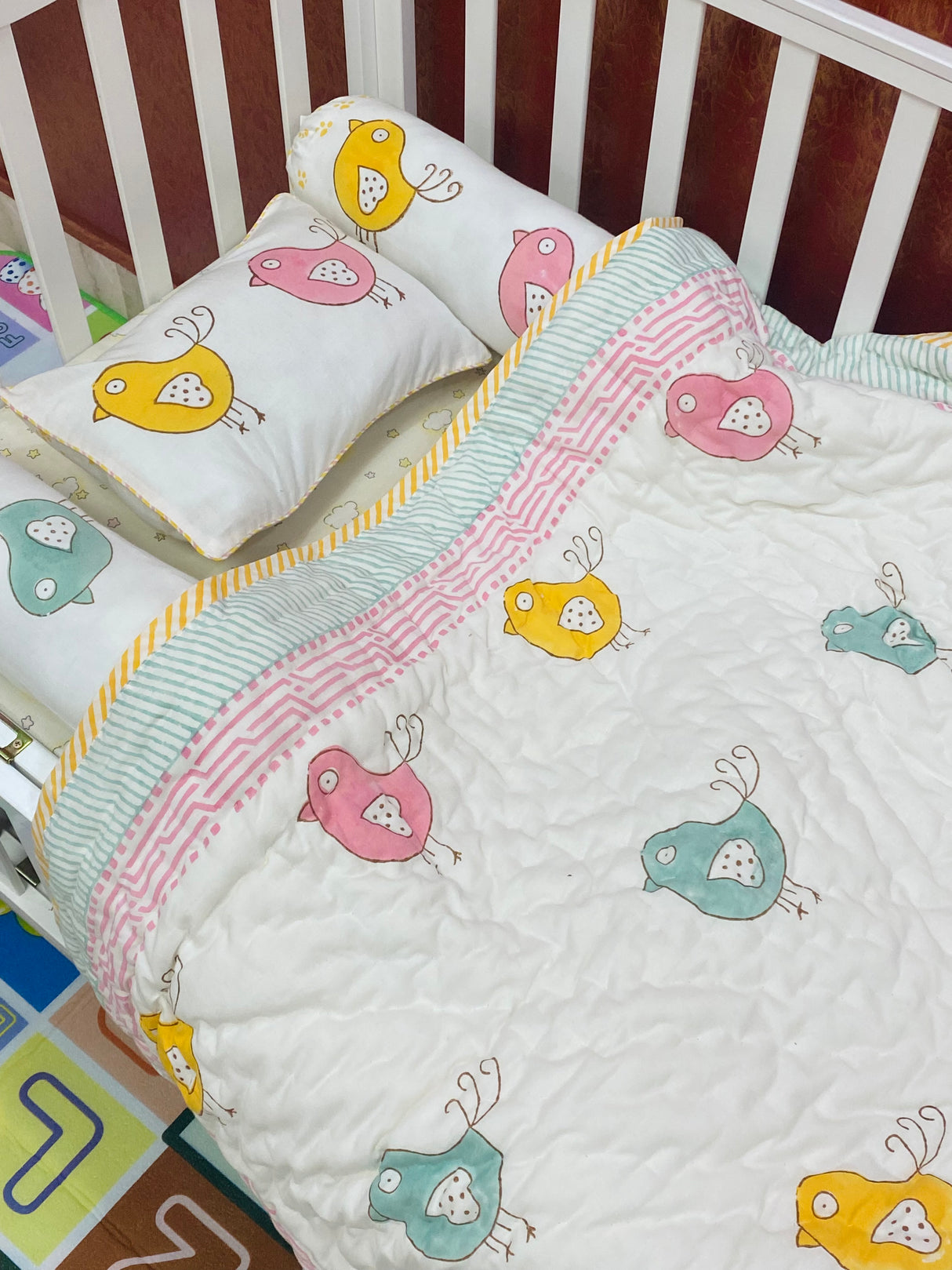 birds-kids-cot-set-detailed-view