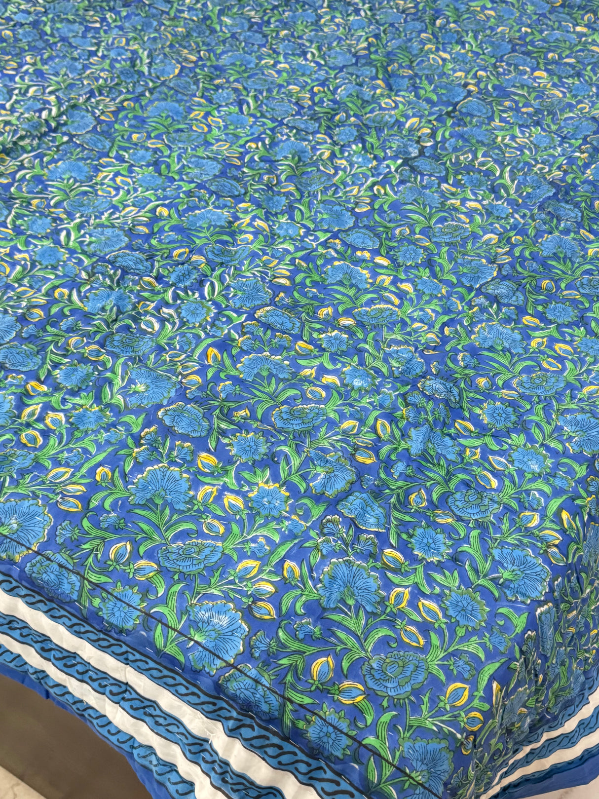 blockprint-queen-size-quilt-with-botanical-trail