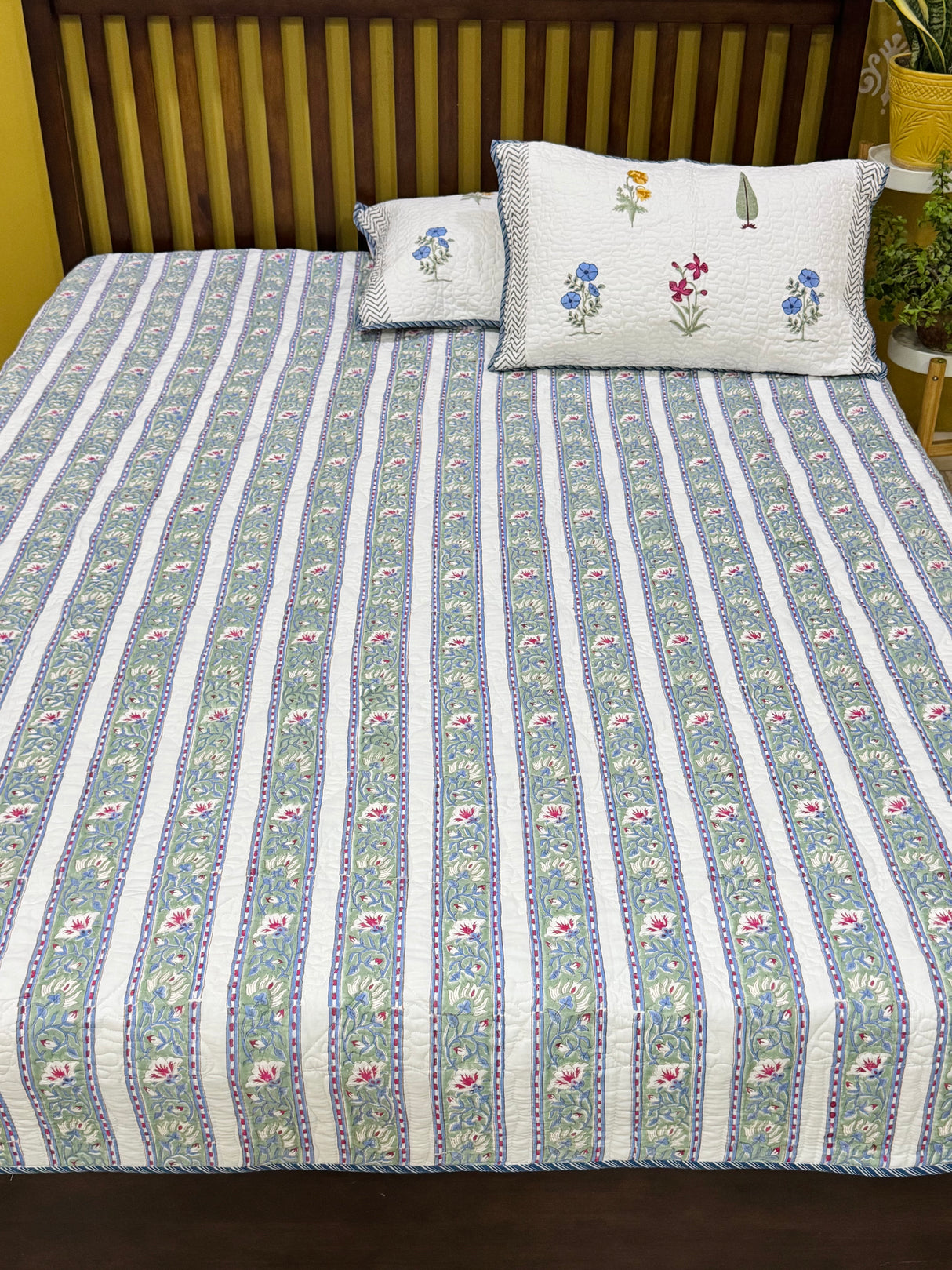bloom-king-size-quilted-blockprint-reversible-mulmul-bedcover