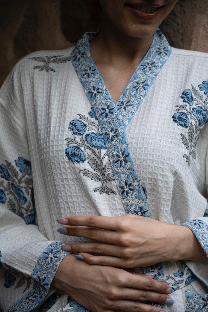 blue-floral-cotton-waffle-bathrobe-pattern-view