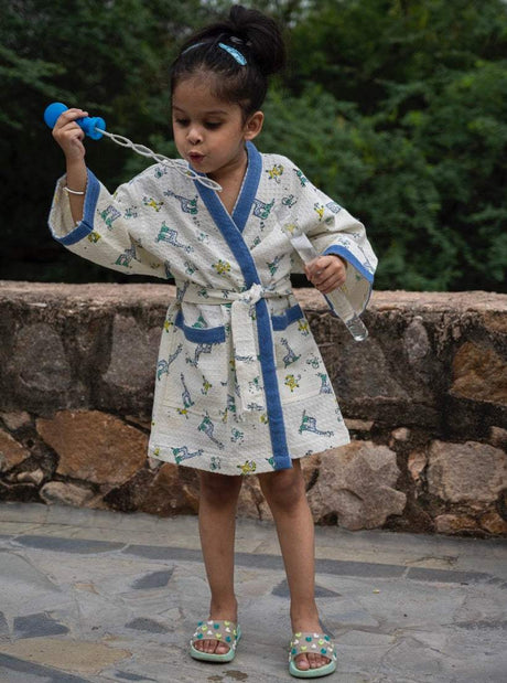 blue-giraffe-kids-bathrobe-front-one-view