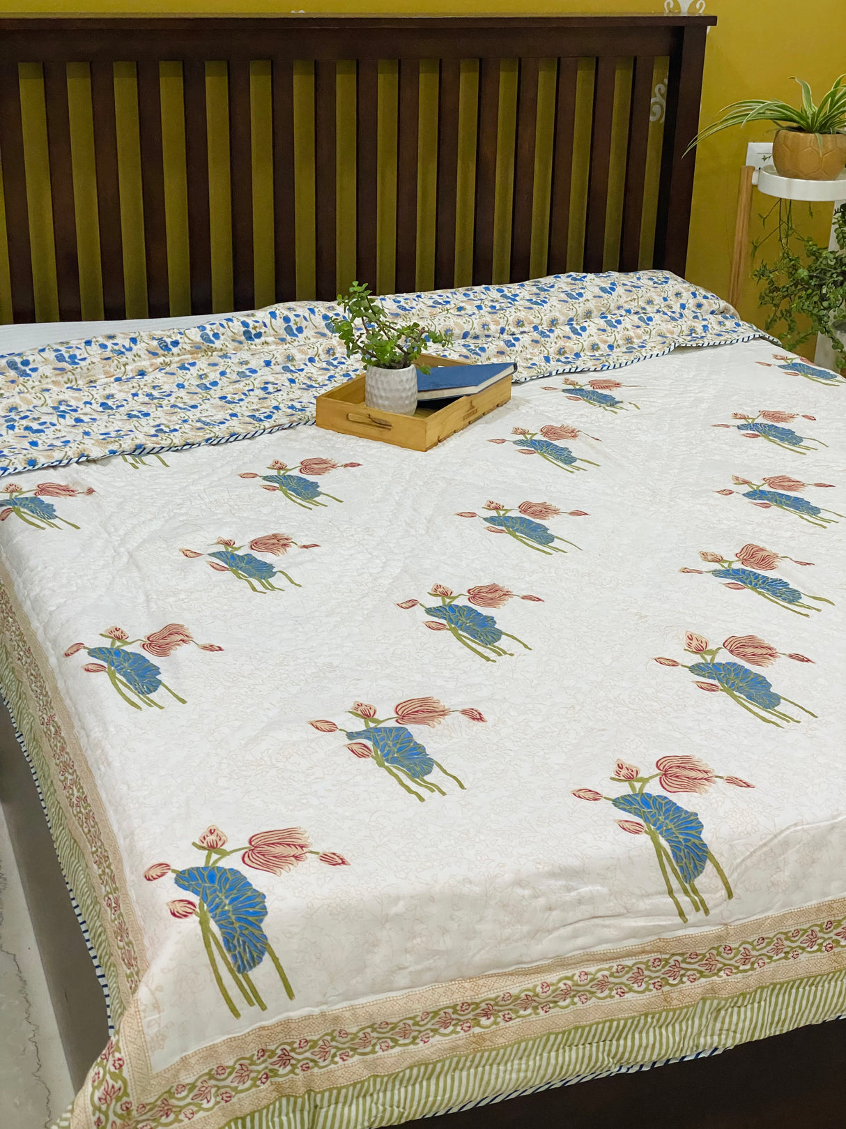 blue-green-theme-double-cotton-quilt-front-view