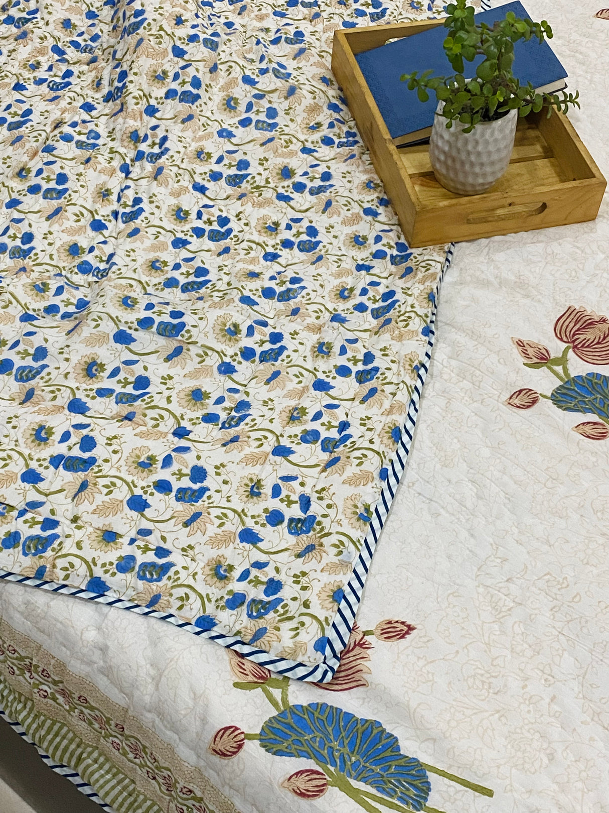 blue-green-theme-double-cotton-quilt-texture-view