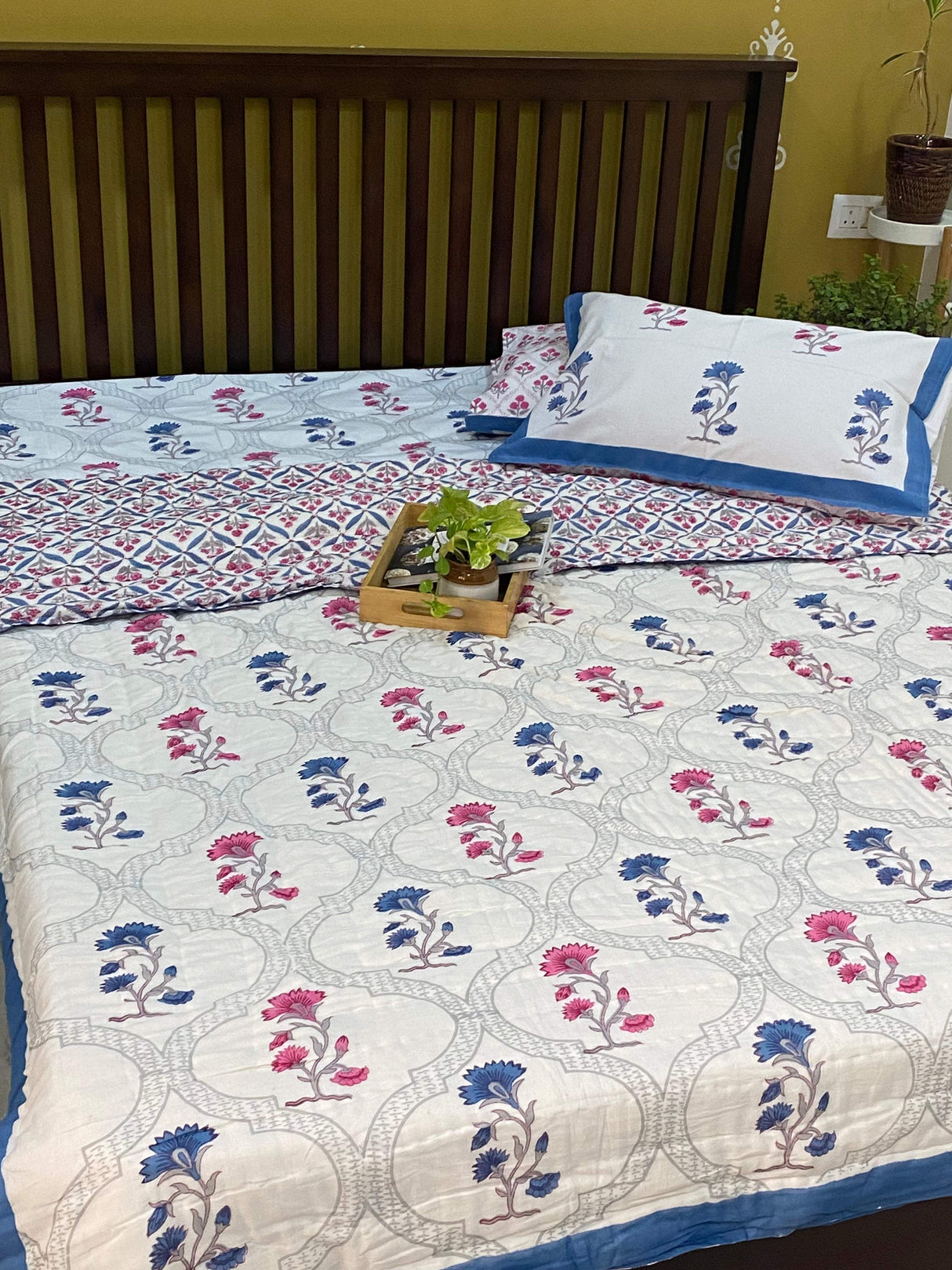 blue-pink-flower-double-cotton-quilt-side-view