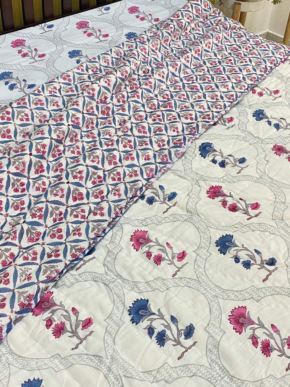 blue-pink-flower-double-cotton-quilt-texture-view