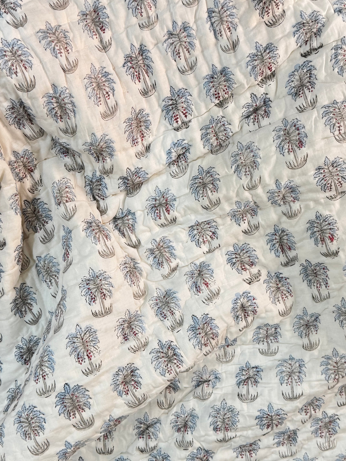 blue-tree-double-cotton-quilt-side-view