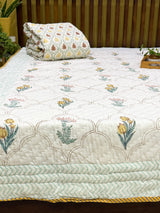 blue-trellis-cotton-quilt-reversible-fold