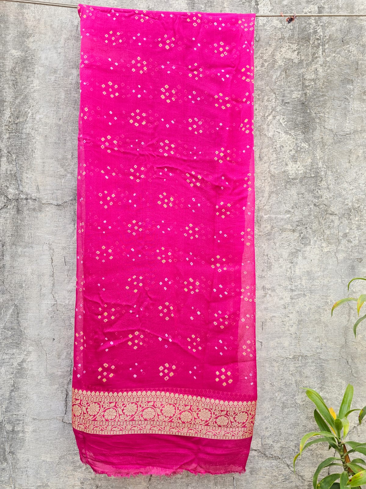 captivating-rani-pink-pure-banarsi-georgette-bandhani-lehenga-with-dupatta