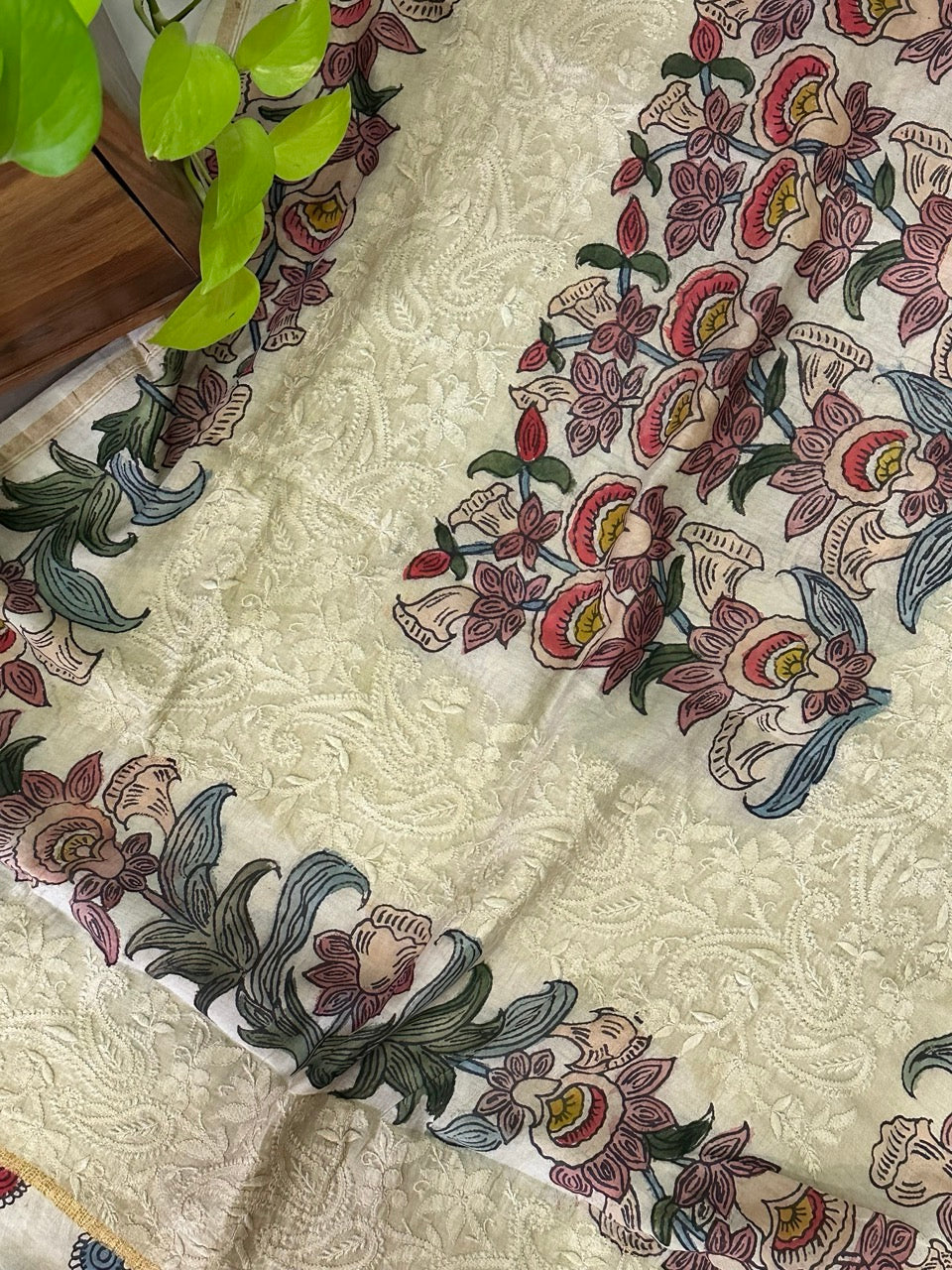 chanderi-cotton-silk-floral-kalamkari-dupatta-with-lucknow-chikankari