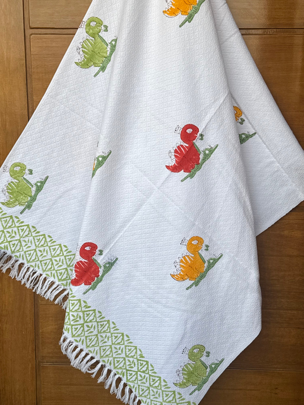 childrens-bath-towel-with-dinosaur-art