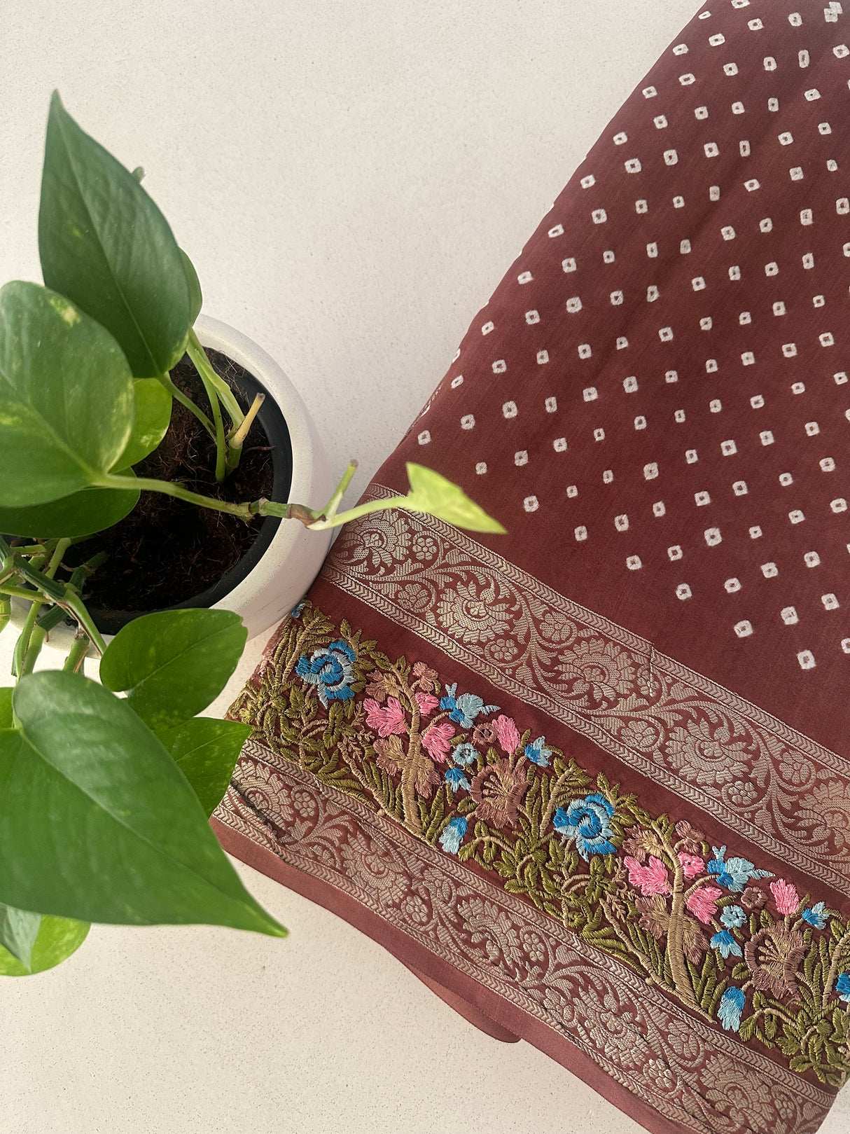 chiniya-silk-bandhani-saree-with-embroidery